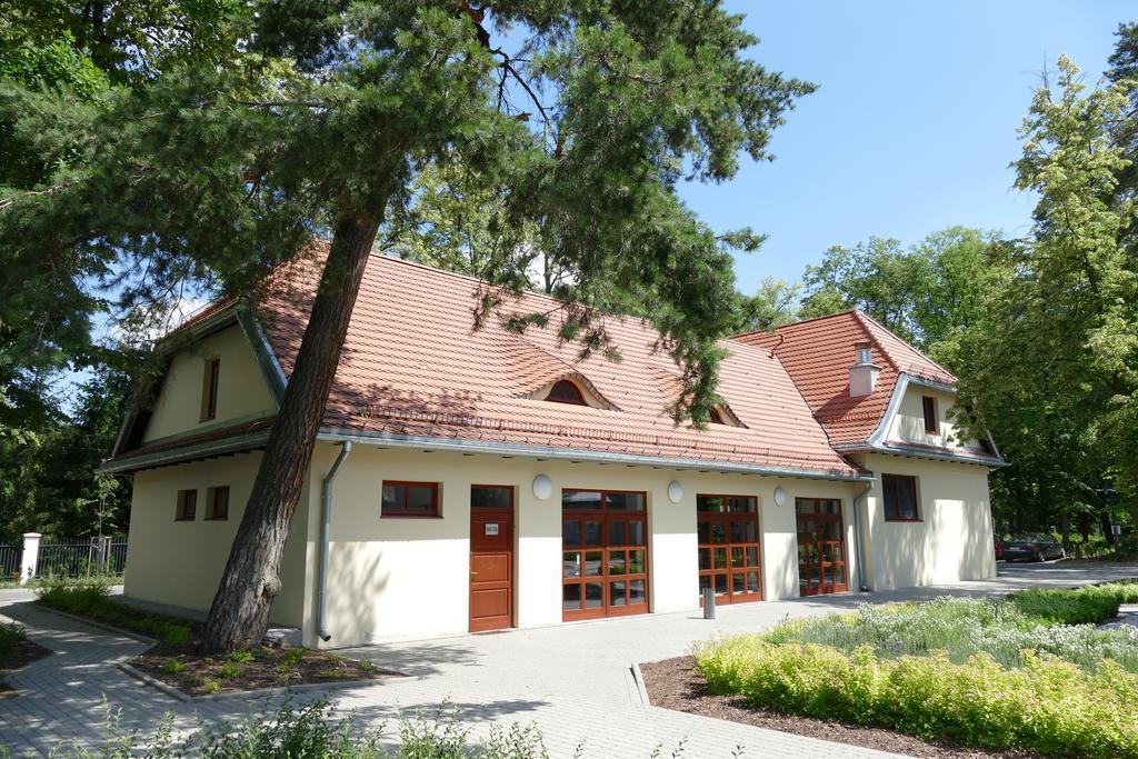 Ckm Centrum Konferencyjne Mazowsze Otrębusy Extérieur photo